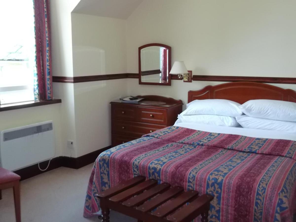 Caledonian Hotel ฟอร์ตออกัสตัส ภายนอก รูปภาพ